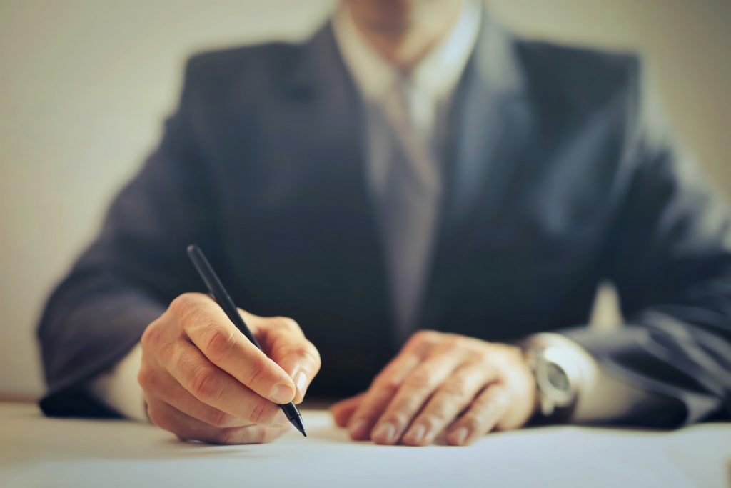 ¿Qué es y cómo funciona el servicio Courier?